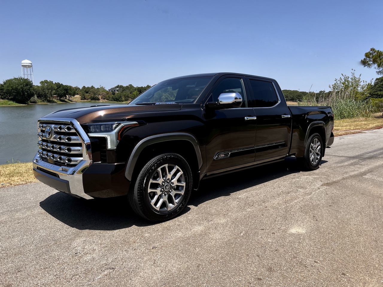 REVIEW: 2022 Toyota Tundra 1794 Edition CrewMax i-FORCE MAX Hybrid